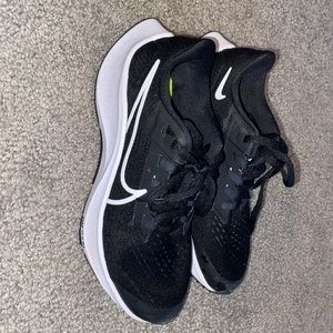 Kids Nike zoom Pegasus in size 2
